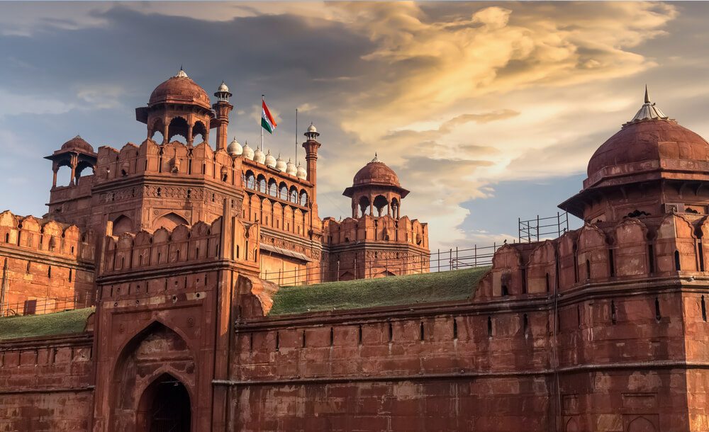 Historic Red Fort in Delhi at sunset, featured in BAWA GUEST HOUSE’s Delhi Discovery Tour package 