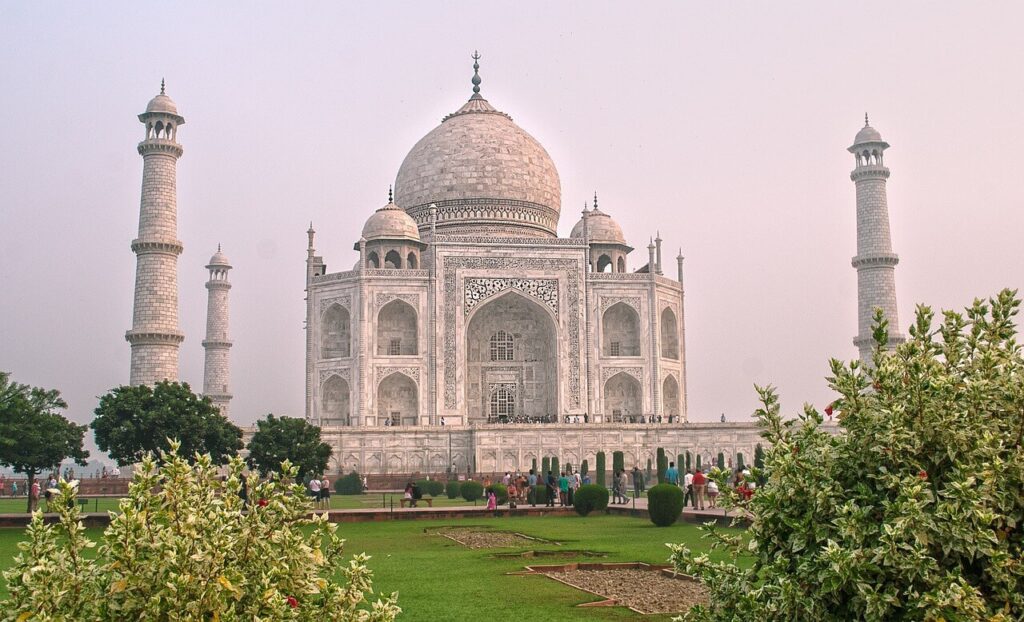 Delhi to Agra taxi for Taj Mahal sightseeing and day trips